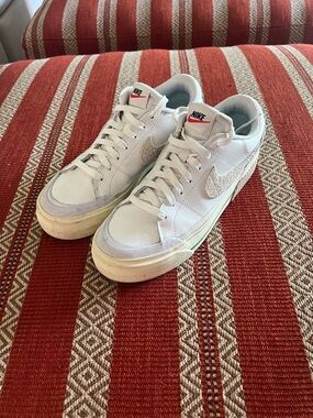 Nike White Low-Top Athletic Sneakers with Light Green Accent